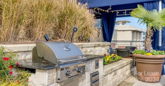 Photo - 125 W Tremont Ave Unit A1D