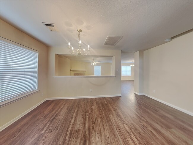 Photo - 1913 Plum Falls Ln