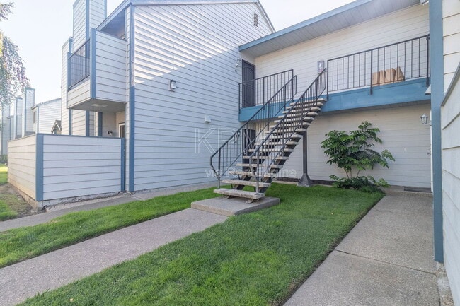 Building Photo - 445 Almond Dr Unit Apt 80