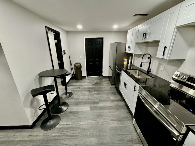 Photo - 2210 Pansy St NW