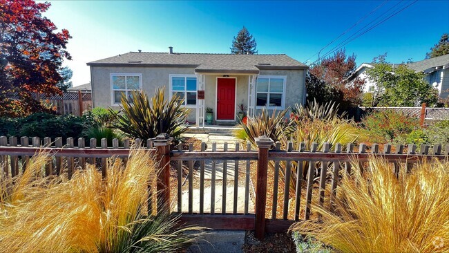 Building Photo - 3101 &amp; 3103 Unit Front House