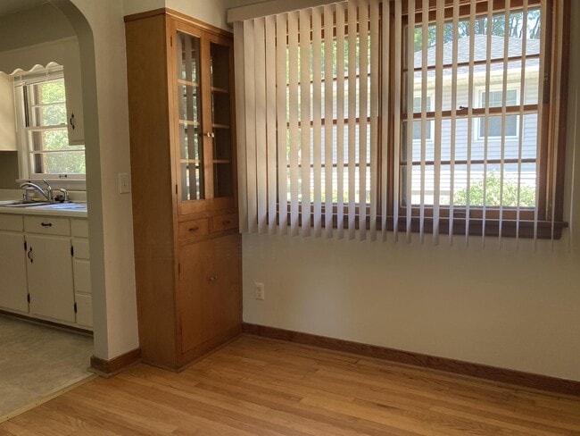 Photo - 418 S Owen Dr