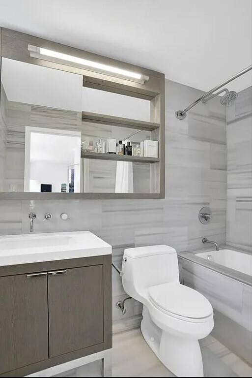 Photo - 225 Rector Pl Unit 14J