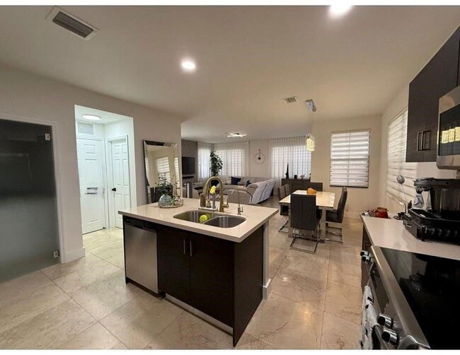 Photo - 7022 NW 102nd Pl