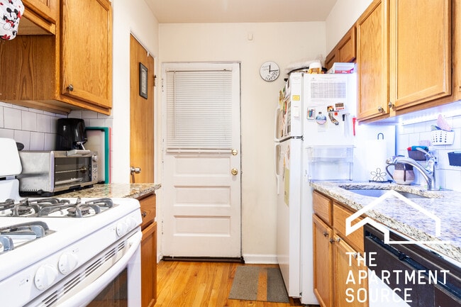 Building Photo - 6329 N Mozart St Unit 1F