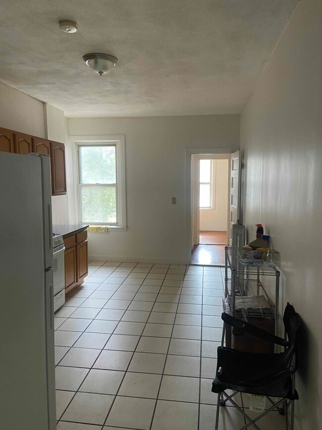 Building Photo - 1905 Beacon St