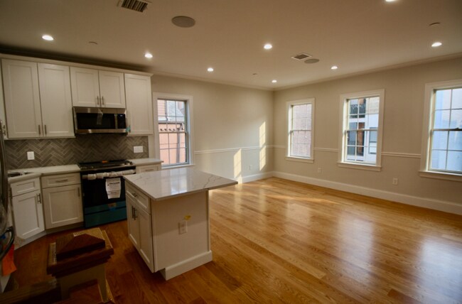 Building Photo - 276 Athens St Unit PH Rental
