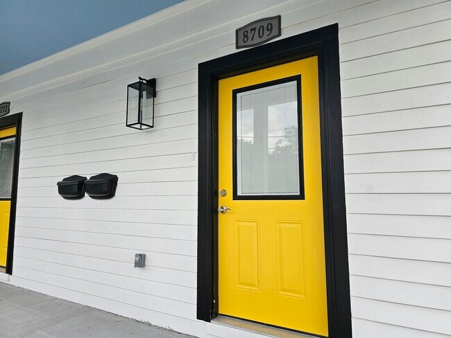 Photo - 8709 Apricot St