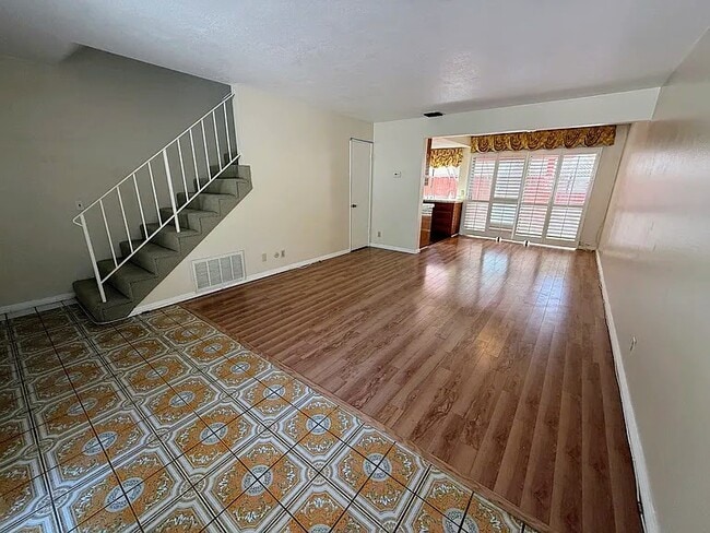 1134 W Huntington Dr