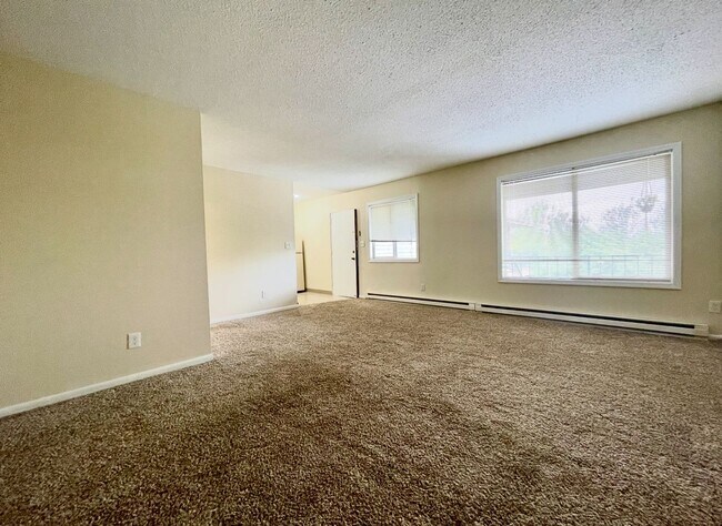 Photo - Montavilla 2 Bedroom Top Floor Unit- Great... Unidad 1410