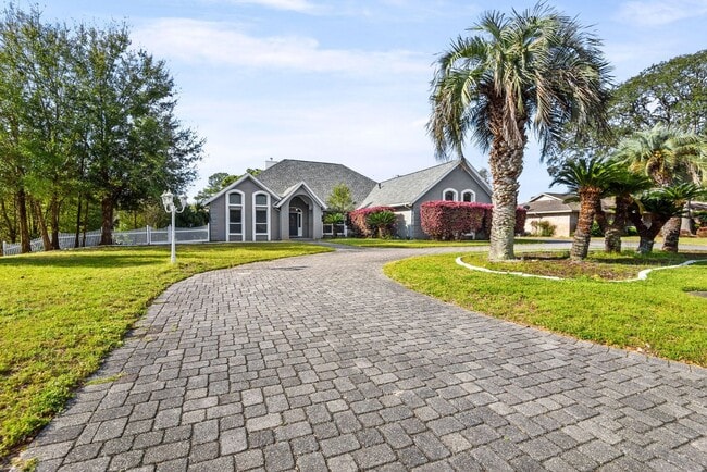 Building Photo - 83 Lake Lorraine Cir