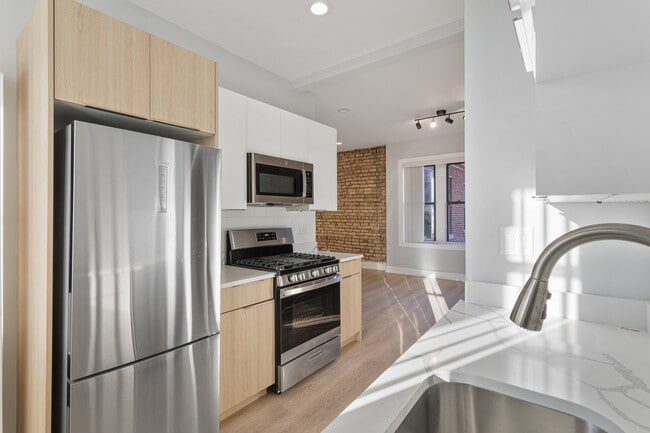 Photo - 7421 N Clark St Unit 3