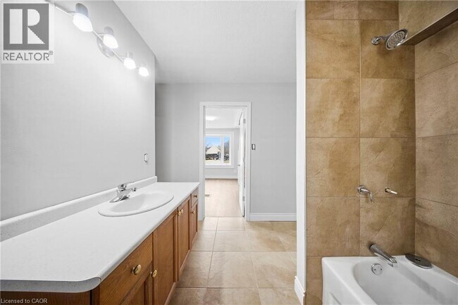 Photo - 75 Robinson Rd