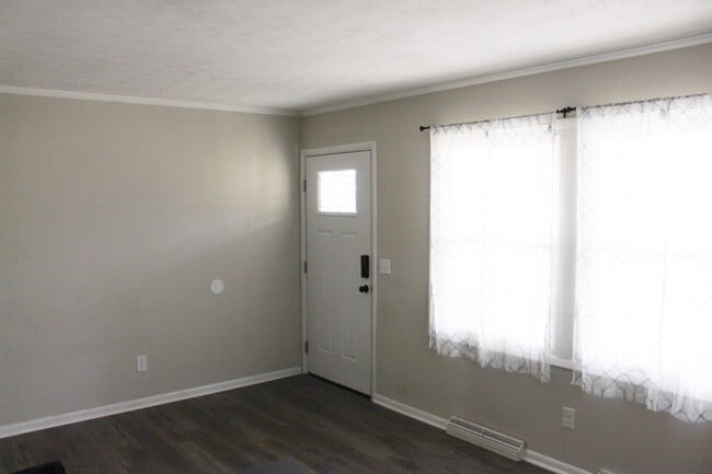 Photo - Bright and Spacious 3 Bedroom Furnished Rental
