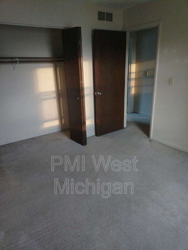 Photo - 4258 Bond St