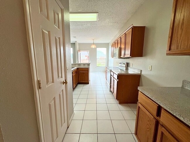 Photo - 2805 Crater Lake Ln