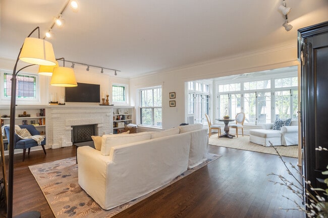 Photo - 901 W Ainslie St Unit 2