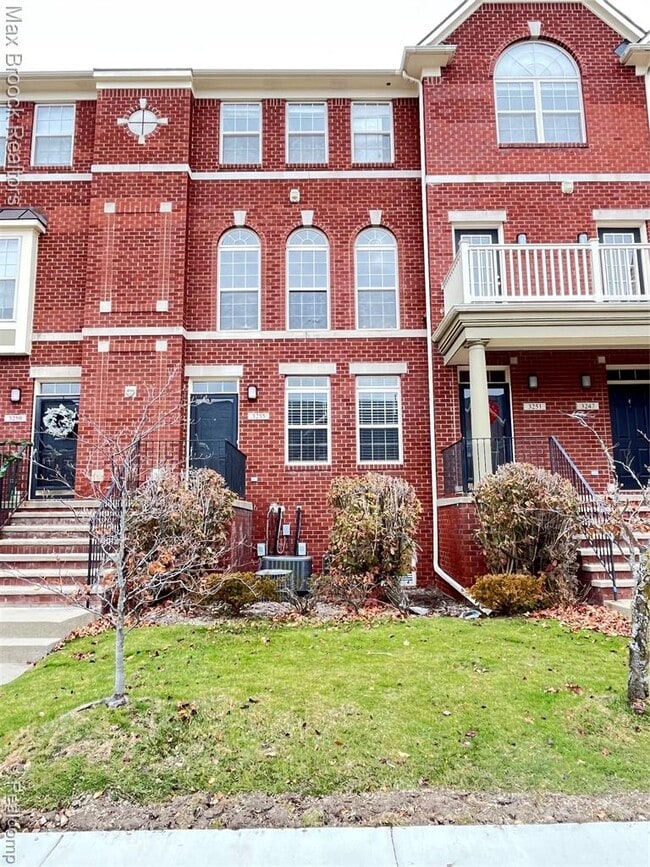 Building Photo - 3255 Camden Dr