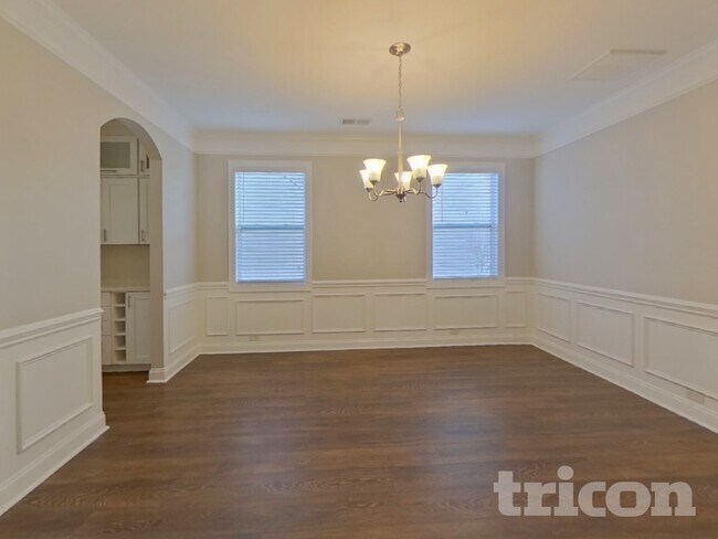 Photo - 428 Castlebury Ct