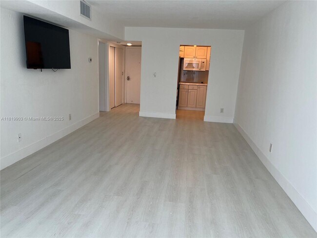 Photo - 210 172nd St Unidad 442