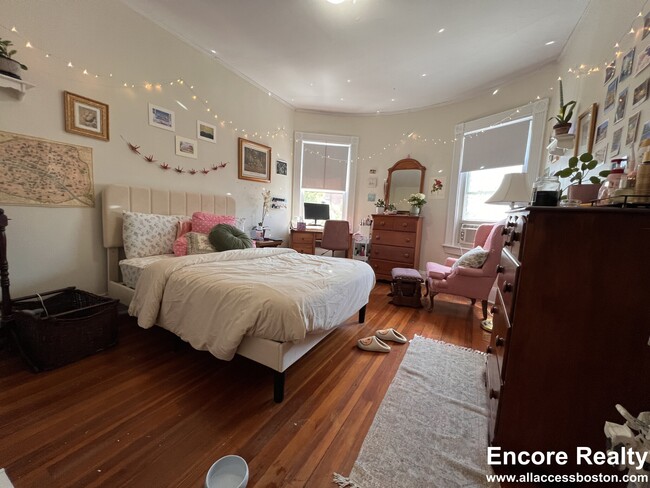 Photo - 1589 Beacon St Unit 12