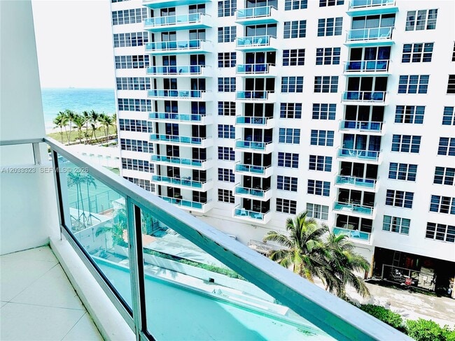 Building Photo - 5151 Collins Ave Unit 828