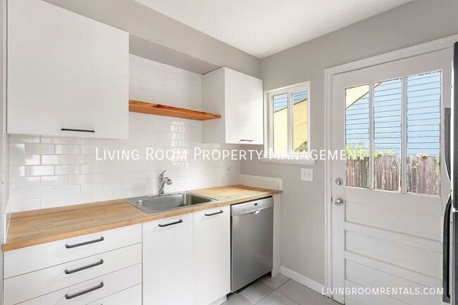 Photo - 6118 SE Reedway St