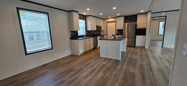 Photo - 9761 Marina Cir