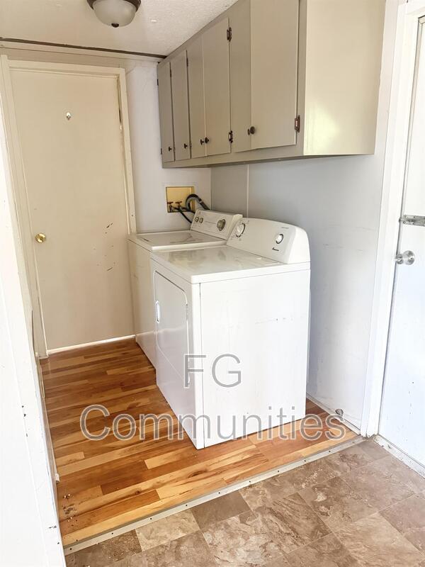100 2nd Ave SE