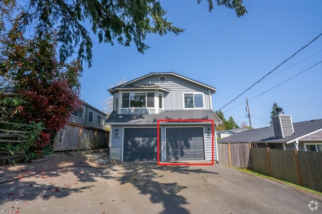 Building Photo - 906 N 101st St Unit Lower Rental