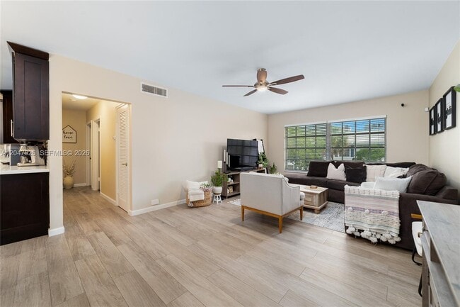 Photo - 2201 NE 66th St Unit 1323