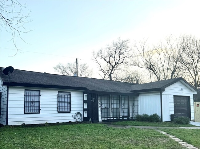 Building Photo - 5634 Belneath St