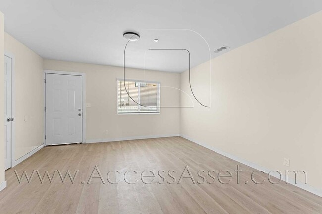 Photo - 108 S Lindsay St Unidad B
