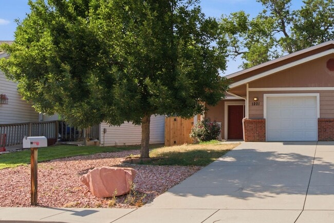 Photo - 1201 Raven Pl