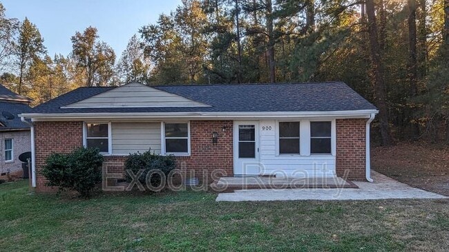 Building Photo - 900 Lansing St