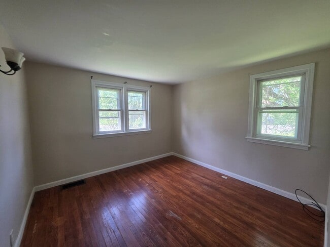 Photo - 6910 Buckley Rd