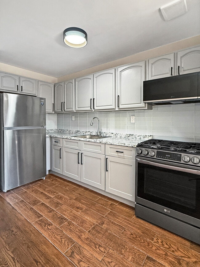 Photo - 495 Maple St Unit 2