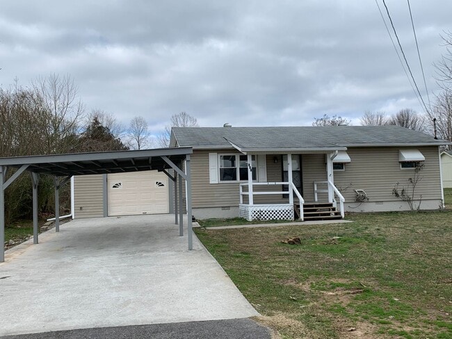 Building Photo - 3 Bedroom 2 Bath house