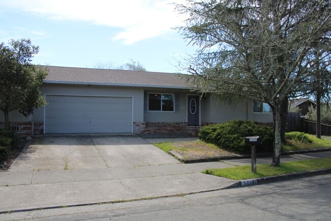 Building Photo - 3 Bedroom in Rincon Valley- Santa Rosa