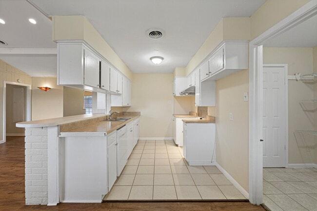 Photo - 2414 Bayou Dr
