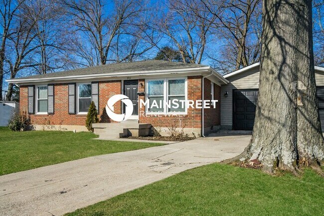 Photo - 3 Bedroom Pet-Friendly Home in Louisville, KY with Main Street Renewal