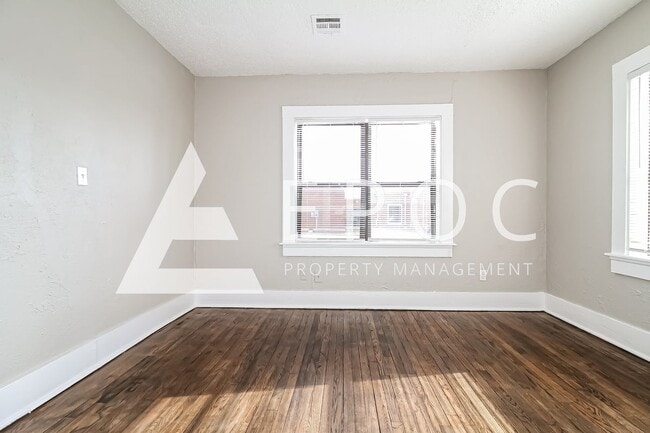Photo - 705 E Hughbert St