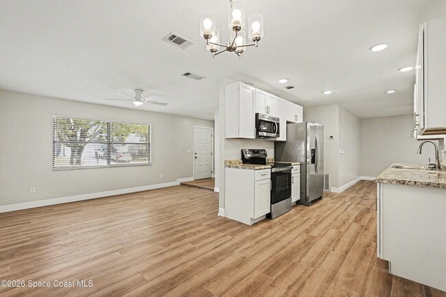 Photo - 320 Algiers Ave SE