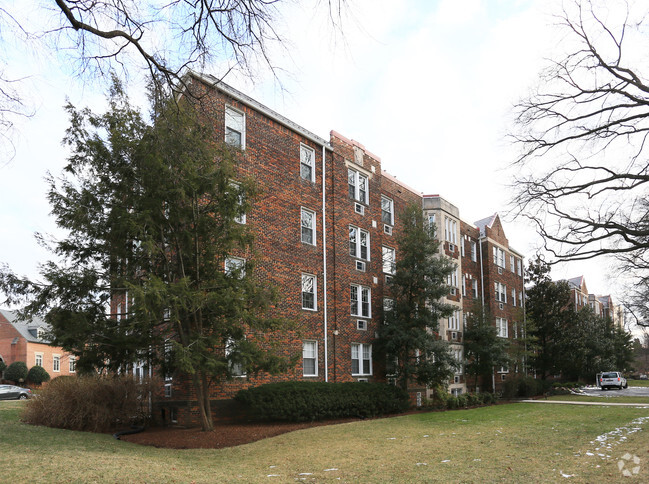 Primary Photo - The Warwick Apartments