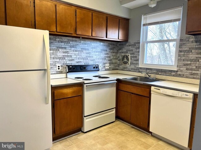 Photo - 333 Lacey Ave Unit B8