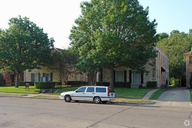 Photo - McCommas Place