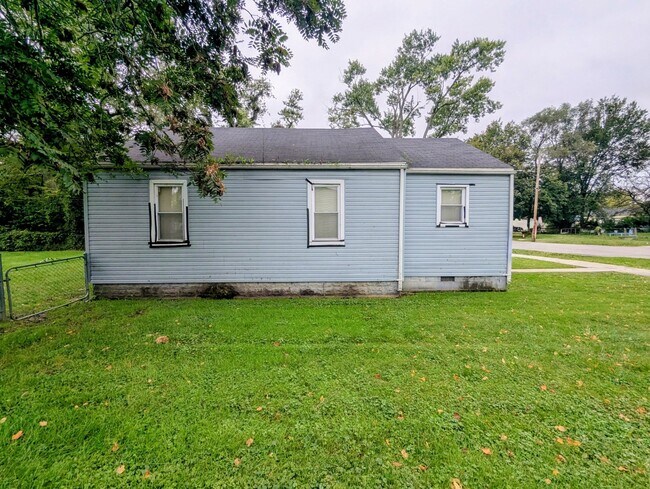 1615 W 9th St