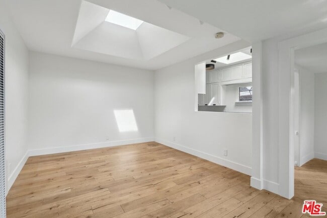 Photo - 2747 Denby Ave