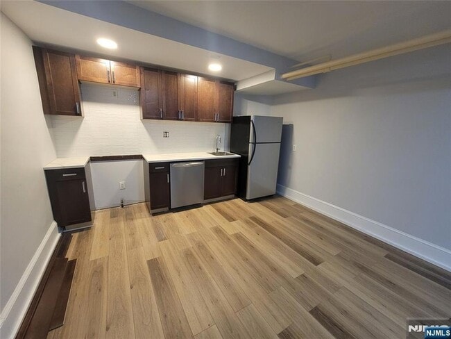 Building Photo - 27 Russell Ave Unit 1 Rental