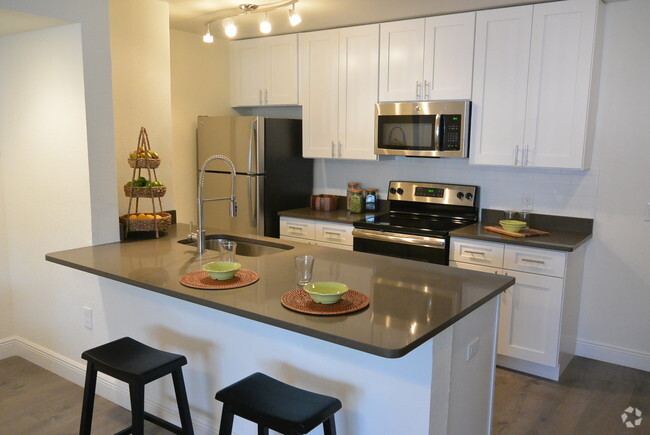 Fully Appointed Gourmet Kitchen - Innovo Living In Sunrise Rental